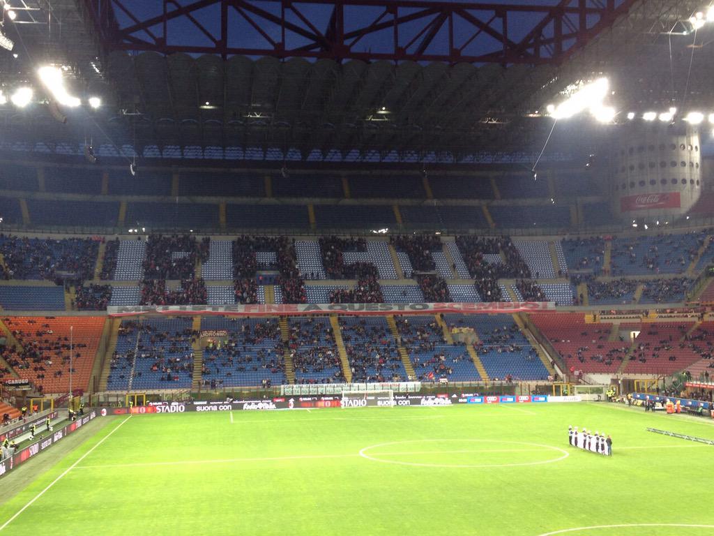 DiegoAbatantuon's tweet photo. Mr Bee ha già dichiarato che accontenterà i tifosi! Comprerà Basta della Lazio #MilanGenoa http://t.co/1iKyZ8JrJv