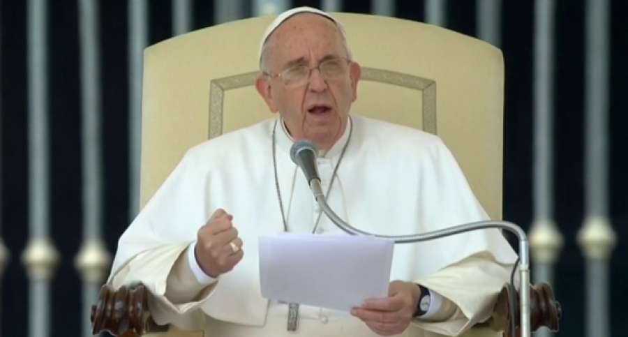 antena3com's tweet photo. El Papa Francisco afirma que la desigualdad salarial por sexos "es un puro escándalo"
http://t.co/TkFXX16Iey http://t.co/jSfJjM7y8m