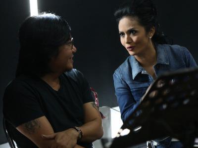 detikcom's tweet photo. Ari Lasso Nikmati Persiapan Jelang Konser 'Traya' Krisdayanti http://t.co/vEwvHOAeCC via @detikhot http://t.co/thLX27aJ6M