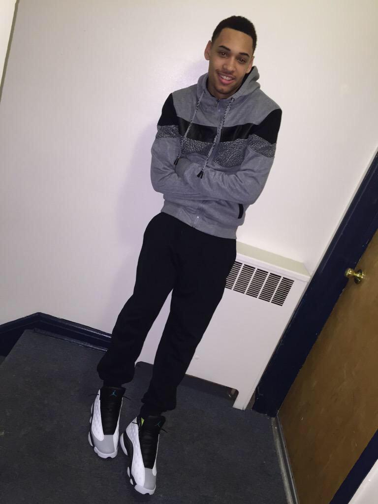 Happy birthday to my sissy bootleg Chris brown !! Enjoy your day !!!    