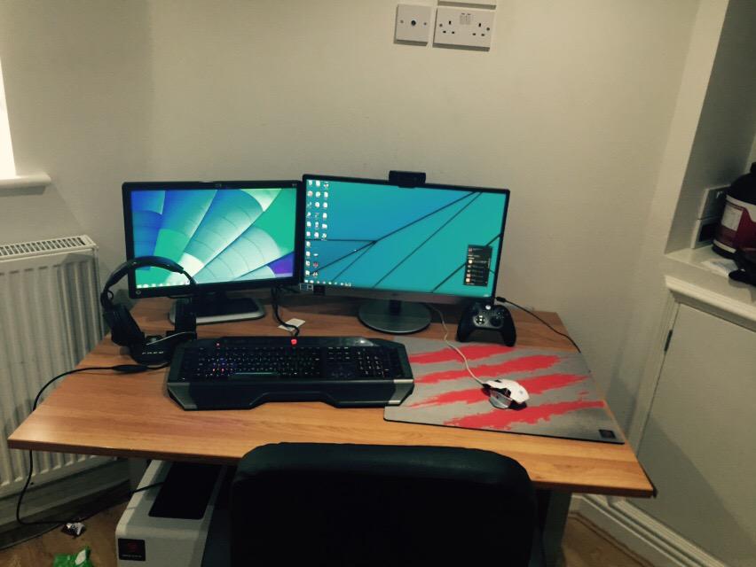 GenMandingo's tweet photo. Streaming set up finally complete @MadCatzUK @Microsoft @Twitch #geek #goodproduct! http://t.co/IxpqAimXwE