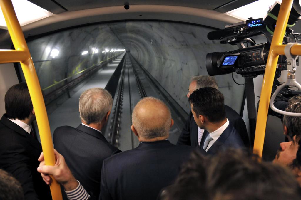 ComuneMI's tweet photo. Prima giornata delle 5 nuove fermate #M5, oggi operative fino alle 18. Da domani orario completo. Le foto di oggi http://t.co/9pcLKVZfYB