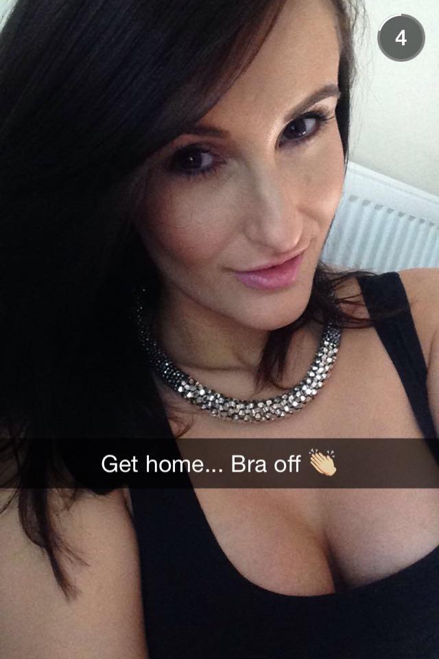 snap666babe's tweet photo. #cleavage #nobra #nipflash #nipslip #snapchat #snapababe http://t.co/1OmvKEA3CQ