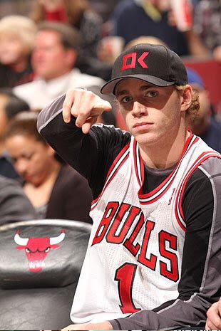 Happy bday Jonathan toews 
