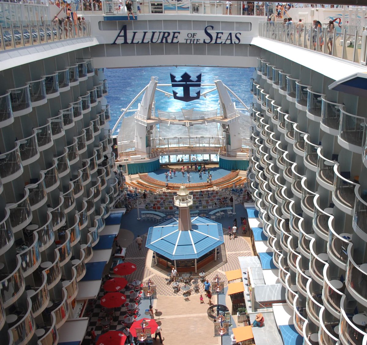 EacViajes's tweet photo. Las mejores #vacaciones en el  #crucero más grande #allureoftheseas >> http://t.co/B5ZMeKOz3L @RoyalESP @turismoweb http://t.co/K0hD7d2xr9