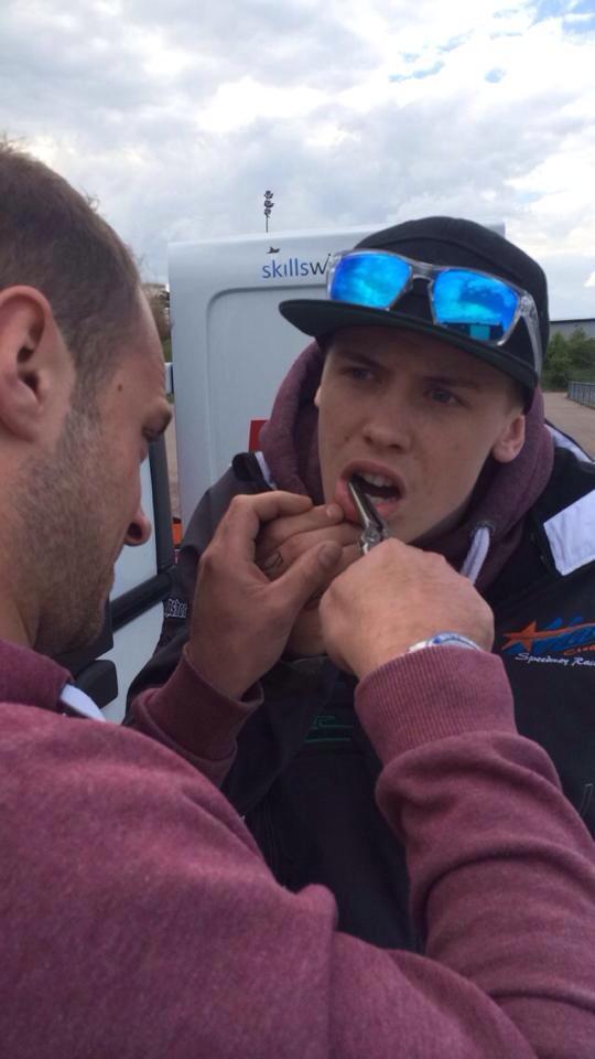 SpottedSpeedway's tweet photo. You know it's bad when your opponent takes a pair of pliers to your face 😷
@benjicomp &amp; @max_clegg100 http://t.co/d6zAeW6hVX