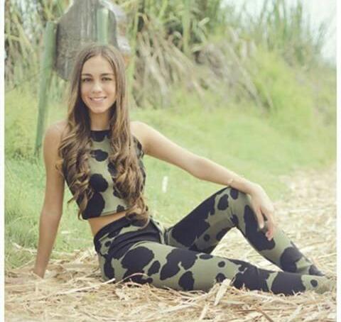 FCOLuanaBarron's tweet photo. @Luanabarron99 #QueenBella sesión de fotos! Lu sales súper linda te amamos besos 💋💜👸 http://t.co/kEOZNtT8Rk