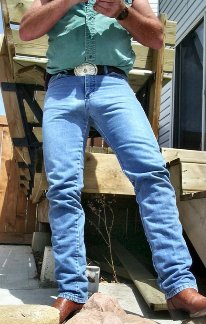 NickRobertsXXX's tweet photo. ...ya know me ya know I like a good #wrangler #butt #bulge  pics I grabbed from public domain, STILL HOTT!! http://t.co/5eMqBqLJK4