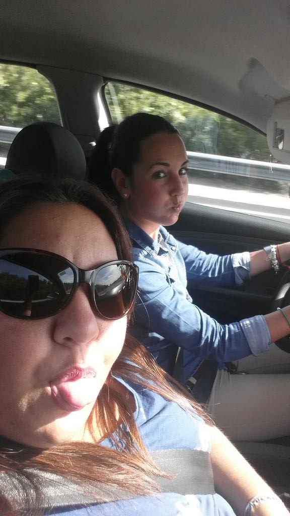 RocioFdezPozo's tweet photo. Sevilla tiene un color especial...💃💃 con la loki de @_eka8 http://t.co/7BxQAoH8Zr