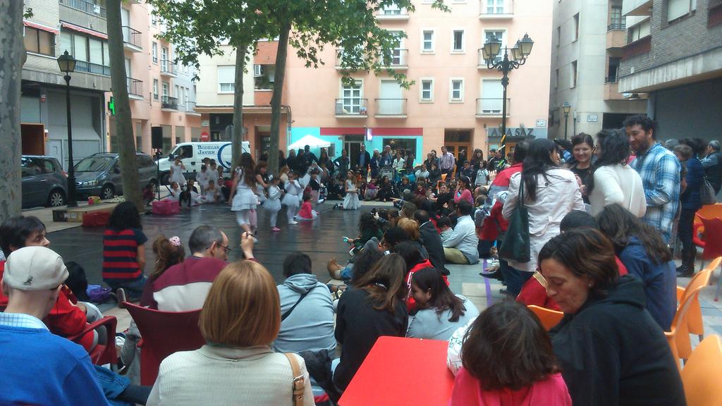 FundacionOzanam's tweet photo. Celebrando el Día Internacional de la Danza con @culturalwindow y el Centro de tiempo libre Cadeneta Ozanam http://t.co/LJaKMnw1T4