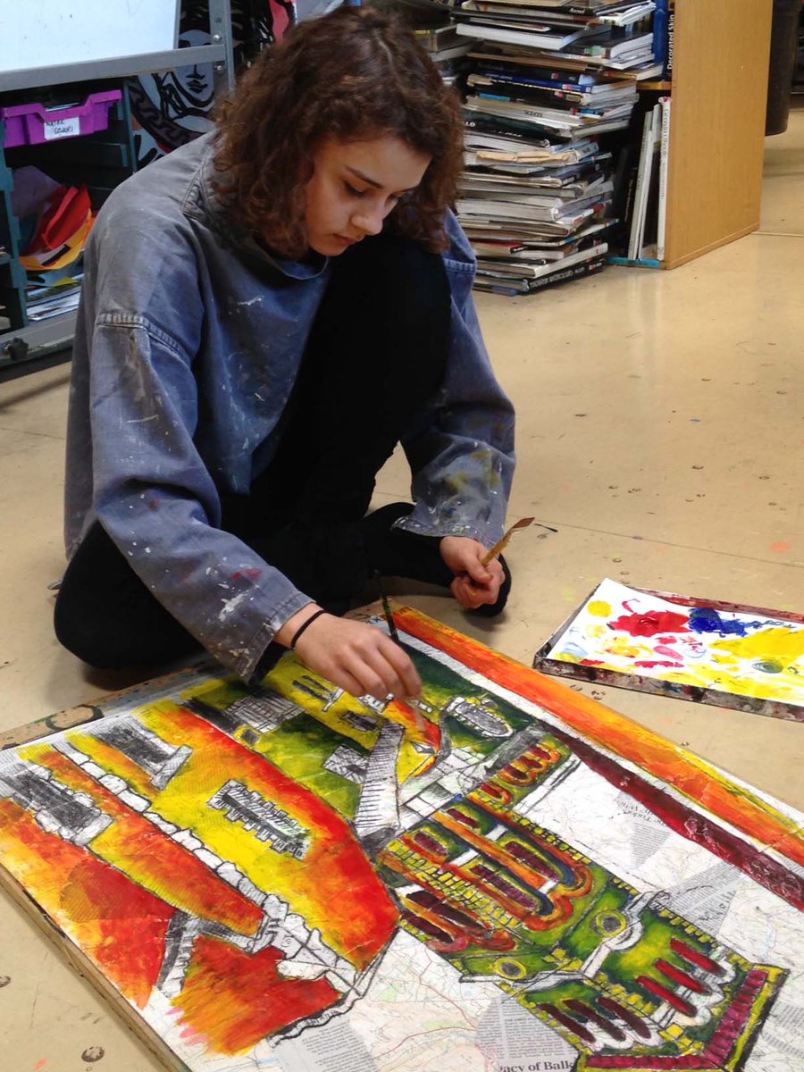 SexeysArts's tweet photo. Budding artists hard at work on their exam projects - fantastic range of responses &amp; creative visions @SexeysSchool! http://t.co/B6tE4Vcfjj