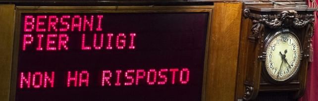 vittoriozucconi's tweet photo. Votare contro la fiducia al governo sapendo che comunque la otterrà alla grande. Il ruggito dei leoni impagliati http://t.co/TJpzN0caC8