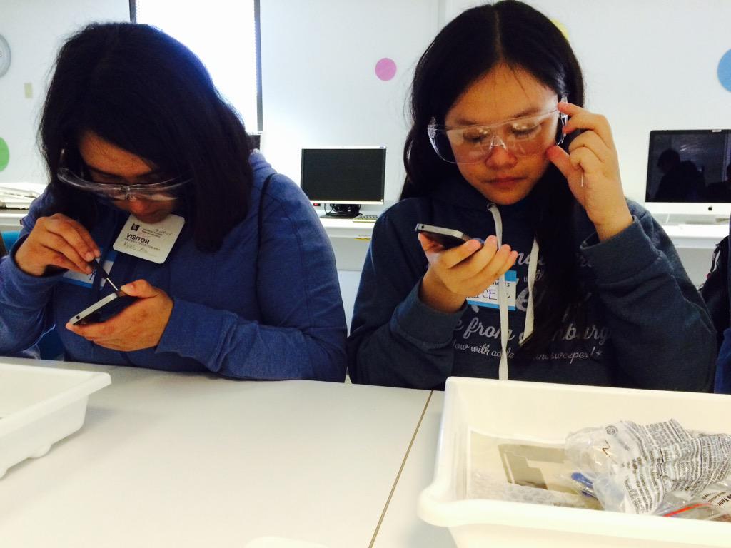ITJobShadowDay's tweet photo. Purple team hacking on iPhones #ITJobShadowDay http://t.co/qytmf9iFm9