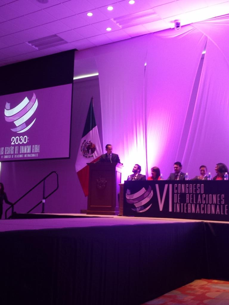 ManzanitoGE's tweet photo. El Dr. @jesusmeza inaugura el VI Congreso y reflexiona sobre qué estaremos haciendo en el 2030. ¡Gracias, Dr. Meza! http://t.co/vplfktFk7s