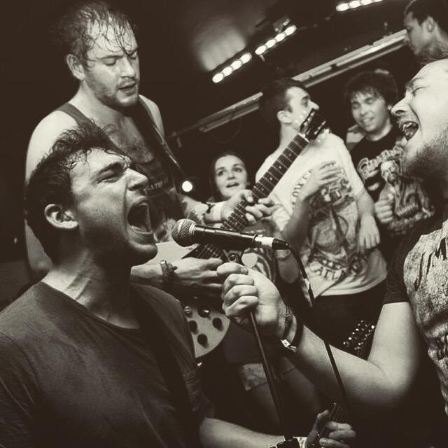 atbanduk's tweet photo. Head over to our Facebook for some tour news! #YearOfTheJackal #ThievesAreBack #ontheroadagain #tourlife http://t.co/DVtoLCFFzx