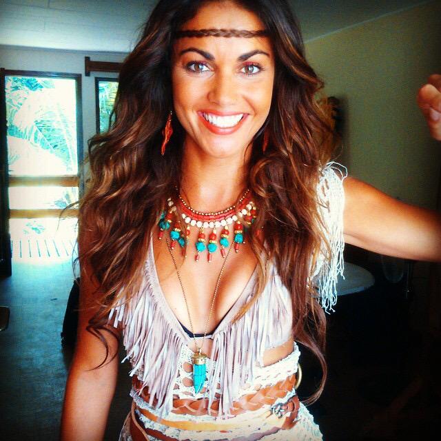 SANDRABRUNE's tweet photo. Así de espectacular luce #LaraAlvarez #ondassurferas de #ghdcurve by @anitapajares en #Honduras! 😍#Supervivientes2015 http://t.co/oPTow1RQ1x