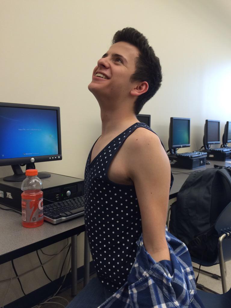 ItsAllAboutChad's tweet photo. MY SHOULDERS are no longer HIDING in this school #screwyourrules http://t.co/Cdey1sEfN6