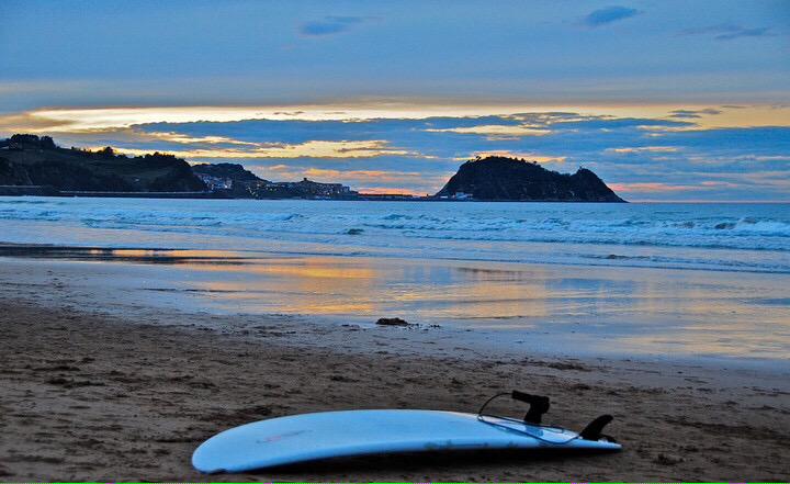 beasurfer's tweet photo. Live to surf, surf to live. http://t.co/IKlG9kOU1v