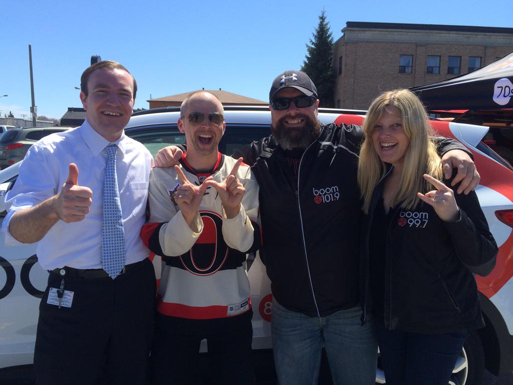 boomottawa's tweet photo. We ran into @MayorDuncan. He smelled the egg rolls! #Wside #winchesterside http://t.co/Ml6wjaXrhI