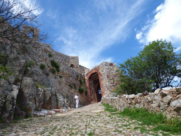 Toledoenunclic's tweet photo. UN VIAJE A LA EDAD MEDIA, DESCUBRIR LA MAJESTUOSIDAD DE CALATRAVA LA NUEVA http://t.co/6Z2UiPf9ii @TurismoFamily http://t.co/4rCiwwjhkY