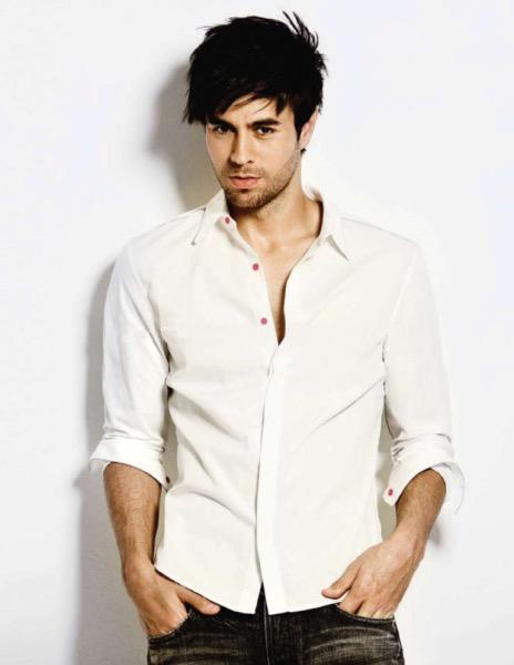 enriqueiglesias's tweet photo. #WBW white shirts make good #shots 📷 http://t.co/2cmQmzmluh