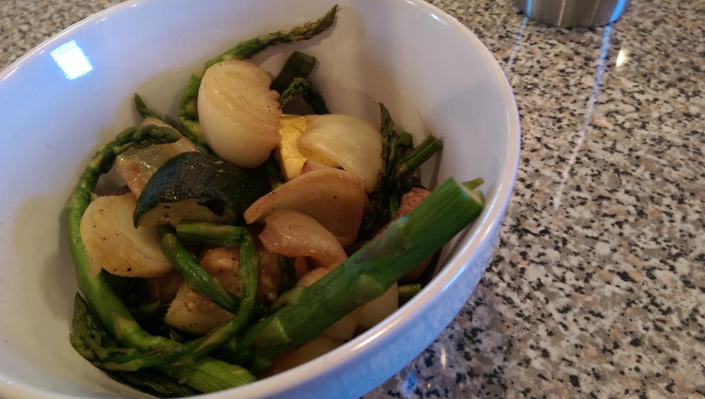 CarlaTransformd's tweet photo. Hubby grills a ton of veggies every Sunday. I heat them up for an easy side all week long. #cleaneating #diet http://t.co/PkCYgPbdsu