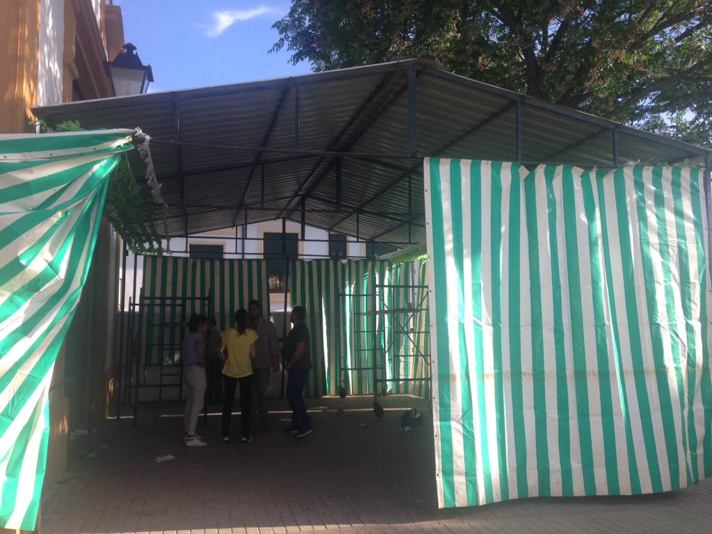 Montaje de caseta de nuestra hermandad.