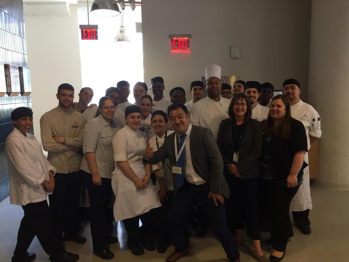chefmulligan's tweet photo. James Li first day at Avenues @FlikISDining #eastwestprogram http://t.co/0XbAfQgIkz