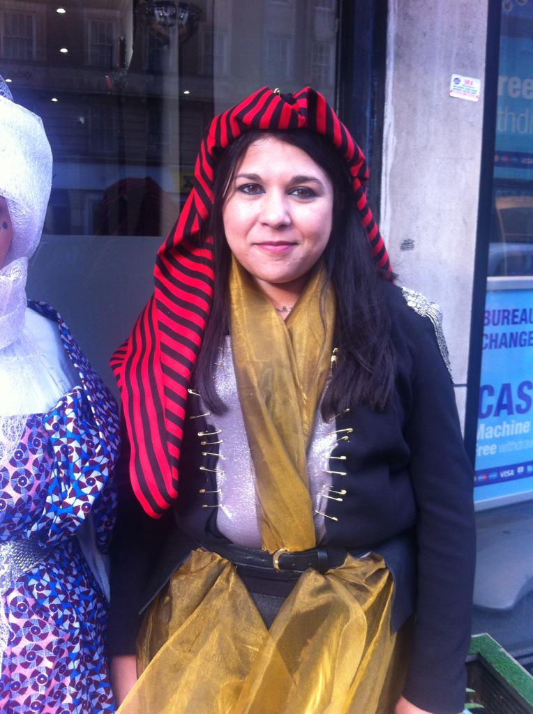 ValerieBonhomme's tweet photo. Just spotted these 2 on #edwareroad #arabless @arablessproject @HaRaS_EH @Riffypowerzz http://t.co/tzp4n7liaw