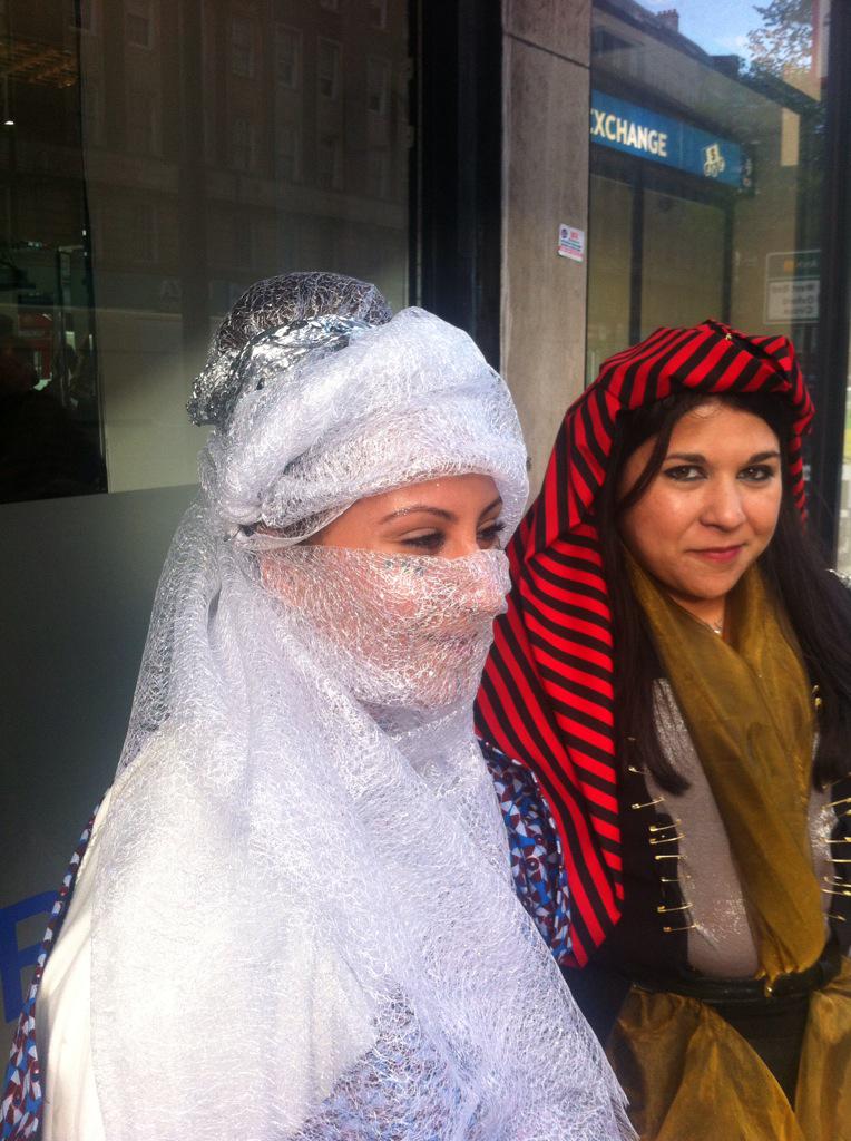 ValerieBonhomme's tweet photo. Just spotted these 2 on #edwareroad #arabless @arablessproject @HaRaS_EH @Riffypowerzz http://t.co/tzp4n7liaw