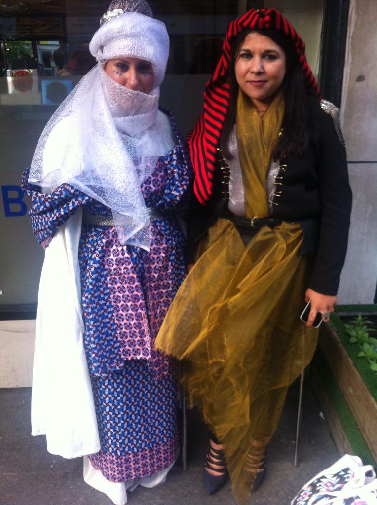 ValerieBonhomme's tweet photo. Just spotted these 2 on #edwareroad #arabless @arablessproject @HaRaS_EH @Riffypowerzz http://t.co/tzp4n7liaw