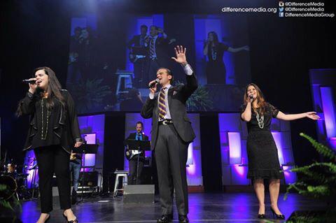 DifferenceMedia's tweet photo. Watch the Hagees sing in Branson, MO at the #JHMRally April 30th-May 1st! http://t.co/Rdb9kDWcvw @GODTV http://t.co/m2u6ZshbvJ