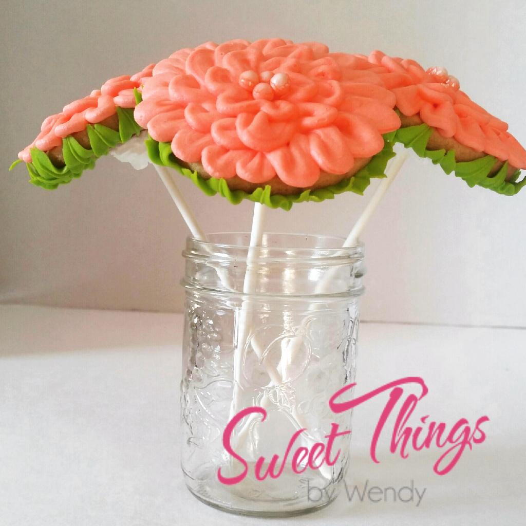 SweetThingsByW's tweet image. Looking for the perfect #MothersDay gift?  Check out these adorable cookie flowers on a stick. #flowercookie #STBW