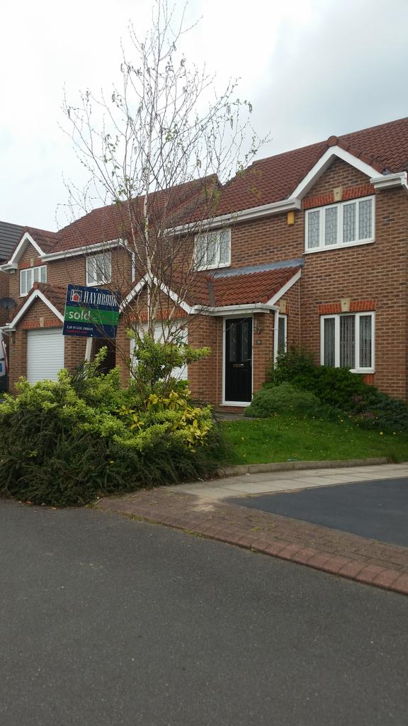 DannyMack23's tweet photo. #firsthouse #home #dream so I am officially on the property ladder 165,000 pound later and it's mine all mine #proud http://t.co/Jz6XUCh3TE