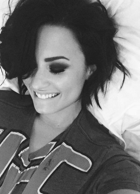 mydemiheart's tweet photo. “@isparklelovato: She's so cute http://t.co/EnbTuhX4Vo”
