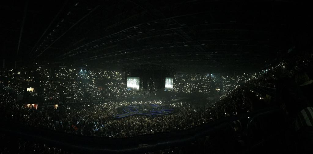 LauraFedez89's tweet photo. Due anni fa avevi paura di non riuscire a riempire l'Alcatraz. Ora hai riempito il Forum d'Assago..due volte @Fedez http://t.co/J0IdZHprUR