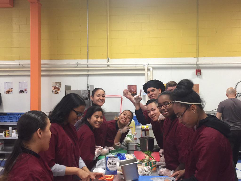 NovanTravelers's tweet photo. Sophomores chefing it up http://t.co/Qv0oAgnkkH