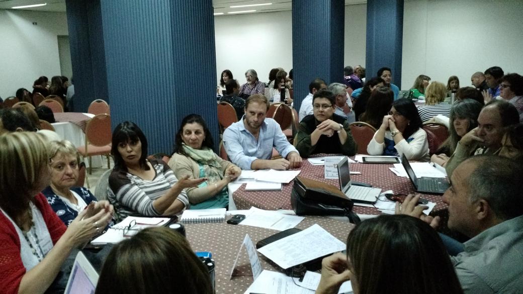 GerFCapriotti's tweet photo. Región 12: Equipo de Inspectores y CIIE, construyendo acuerdos sobre TICs @BAeducacion @CpitanSto @JefatSanNicolas http://t.co/NmTytrO7Rz