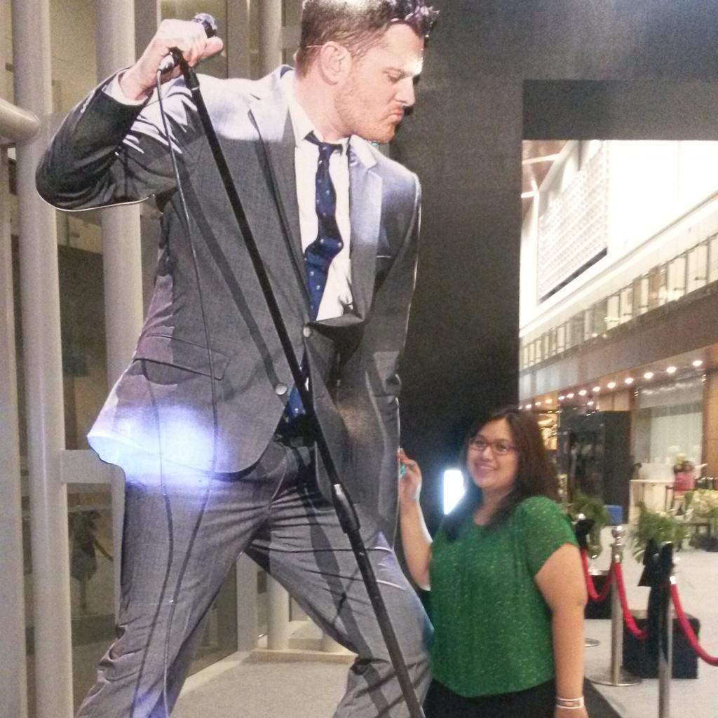 Tak bisa foto sama Michael Buble setelah konser, ini aja sudah bahagia #net_jazzfavorite <a href="/IMS_NET/">IndonesiaMorningShow</a>