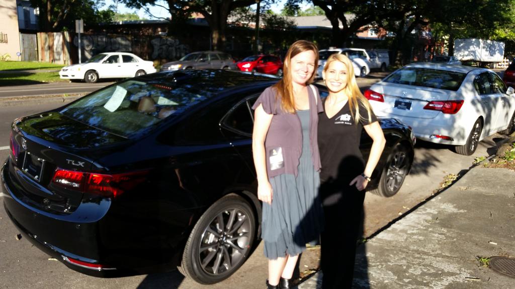GRAMMYPro's tweet photo. Our partner @ELSPremiumAudio ready to give in-vehicle demos #QualitySoundMatters #NOLA #StudioSummit #jazzfest2015 http://t.co/FjQsZ5riSv