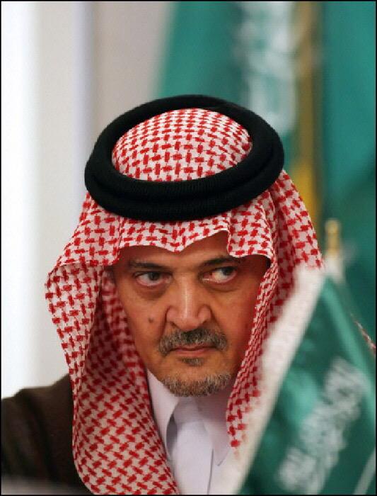 Majidal7afi's tweet photo. قال الوداع وقلت ياسعود بدري
قال المرض متعب ولا عاد بي حيل
قلت المرض كله تجمع بصدري
يوم اعلنوا ذاك الخبر تالي اليل http://t.co/tpPAeYtzd4
