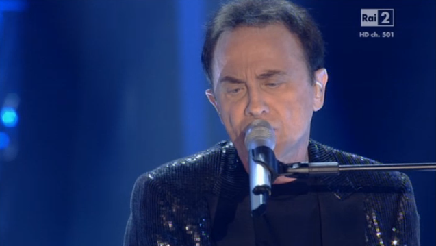 sognivendolo's tweet photo. Ha visto più stecche Roby Facchinetti che un Magnum Algida! #tvoi http://t.co/WbSEbXR5Gd