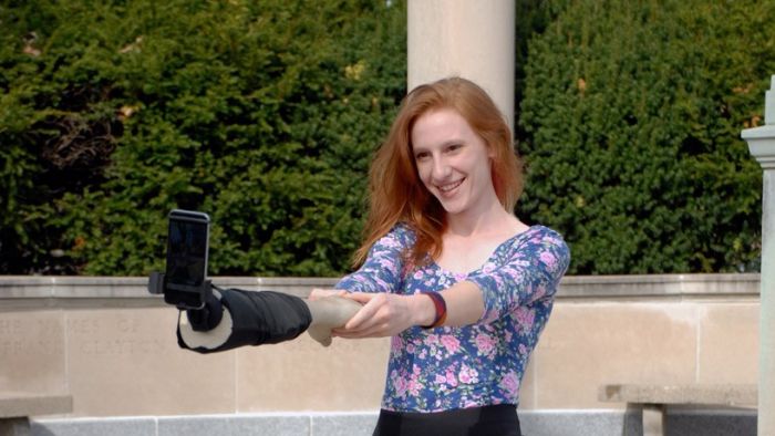 waff48's tweet photo. Wave hello to the Selfie Arm, your newest tool for taking selfies. http://t.co/H1gMUI7itK http://t.co/yAxseg6eWx