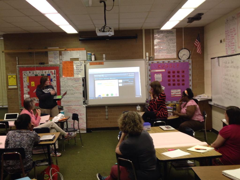 MrsPageTurner's tweet photo. Love seeing our @knollwoodelem teachers lead PD on @DiscoveryEd and learning from #ncties15 ! http://t.co/taeP3ctYkB