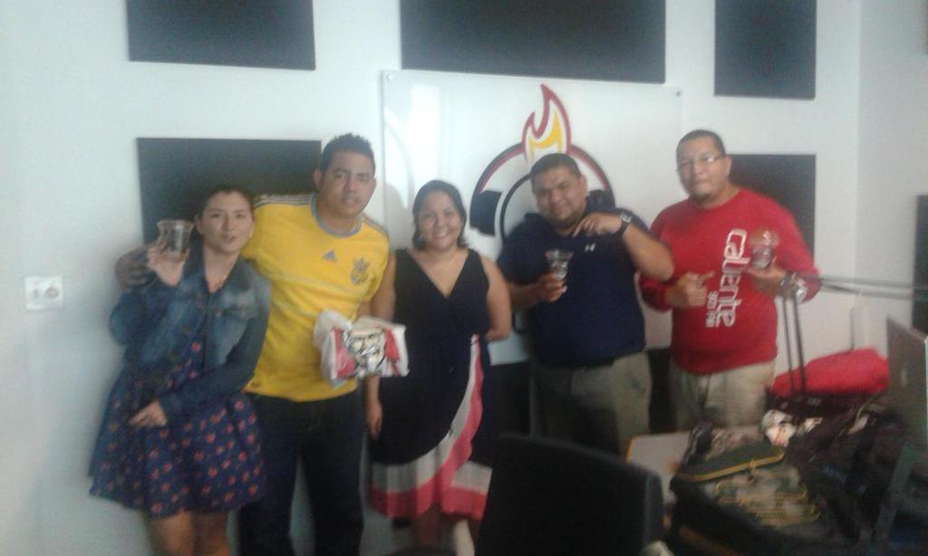 miguelremon's tweet photo. Disfrutando el #POPCORNSHAKE de @KFCpa en el break deportivo @Caliente971 http://t.co/idBFA1FFID