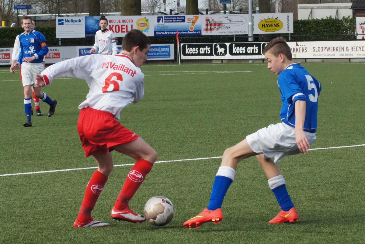 Spelers en staf van Olympia'18 C1  feliciteren <a href="/rkvvvolharding/">rkvv-volharding</a> C1 met het zojuist behaalde kampioenschap.