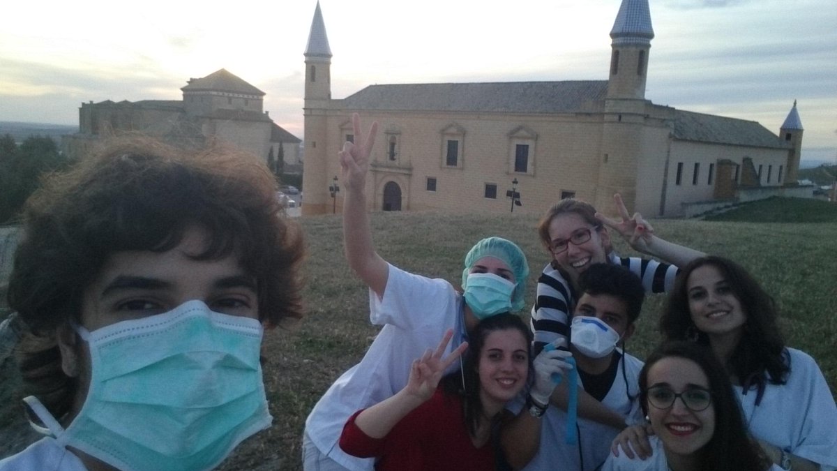 HelenaGJ13's tweet photo. Selfie de futuros enfermeros, docentes y fisioterapeutas para el #concursoeuosuna http://t.co/HPtxBVdCVJ