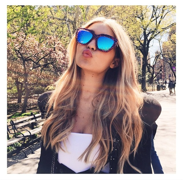 HadidNews's tweet photo. Jonathan: โKisses from this beaut #behindthescenes #onset for #Maybelline โ๏ธ๐๐๐ #MaybellineGirls #IMGlovesโ http://t.co/KRi0mBlY02