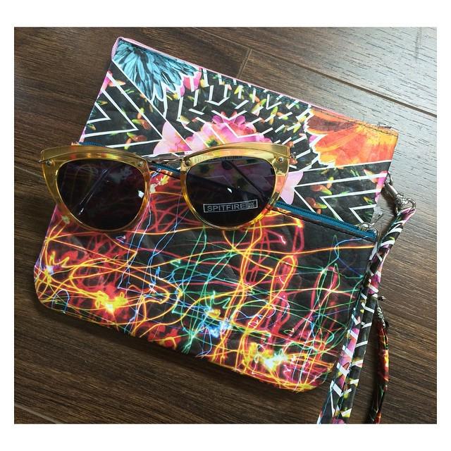 FashionShowDist's tweet photo. Nuevas gafas #spitfire están todas bellas 😎 y las nuevas #mightywallets wrislet me encanta… http://t.co/9BqNE5ScZ7 http://t.co/N4Xrhv5GqJ