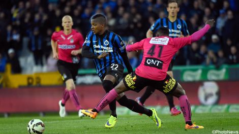 SportTimeBE's tweet photo. Le FC Bruges confirme sa place de leader est bat Charleroi 3-1 après avoir été mené au score. http://t.co/d6xDZfTtI2